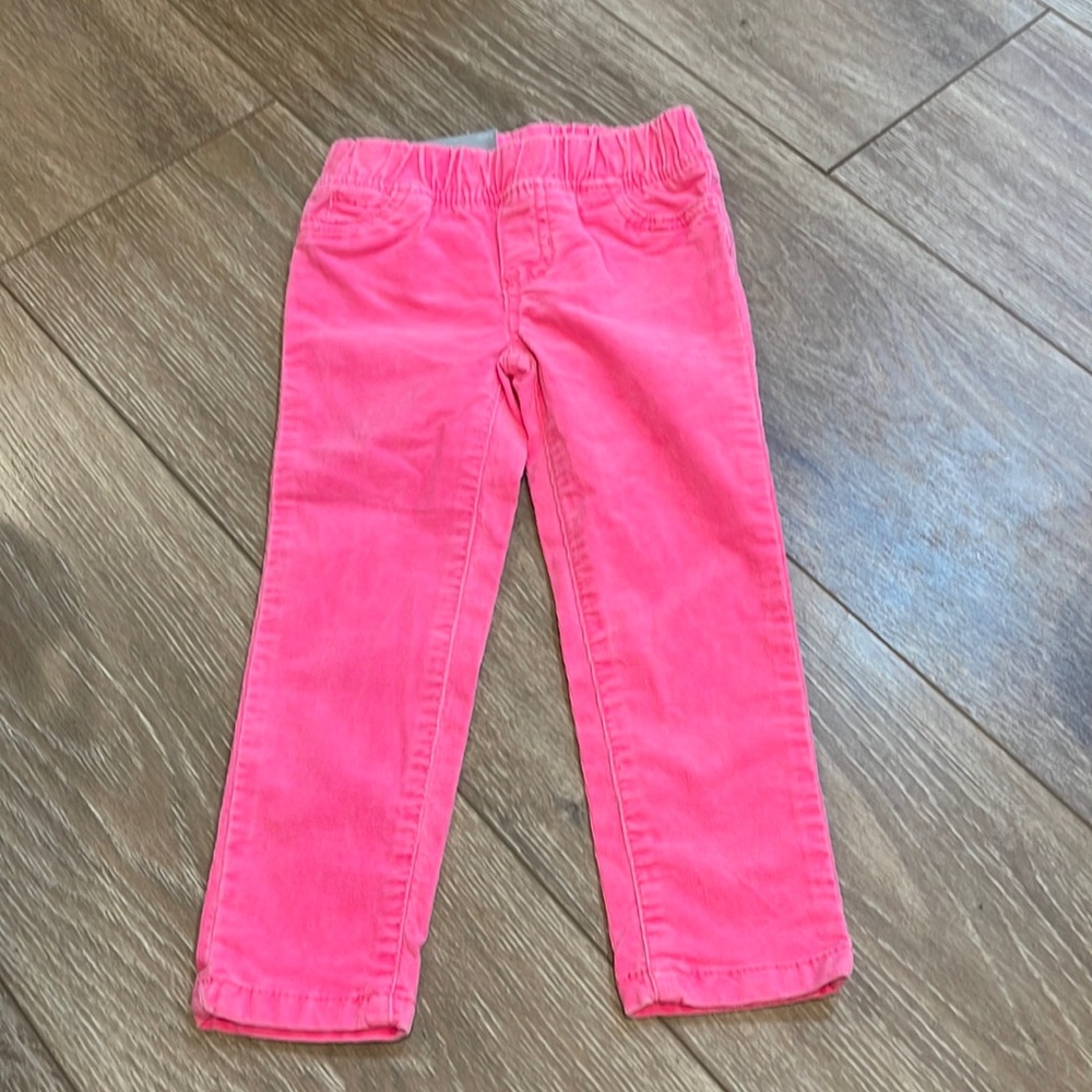 Carter’s 2T bright pint corduroy pants. Never worn tags on. Great condition